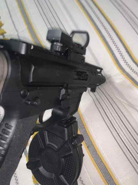 Fox Trot 9mm with red dot and 50 drum